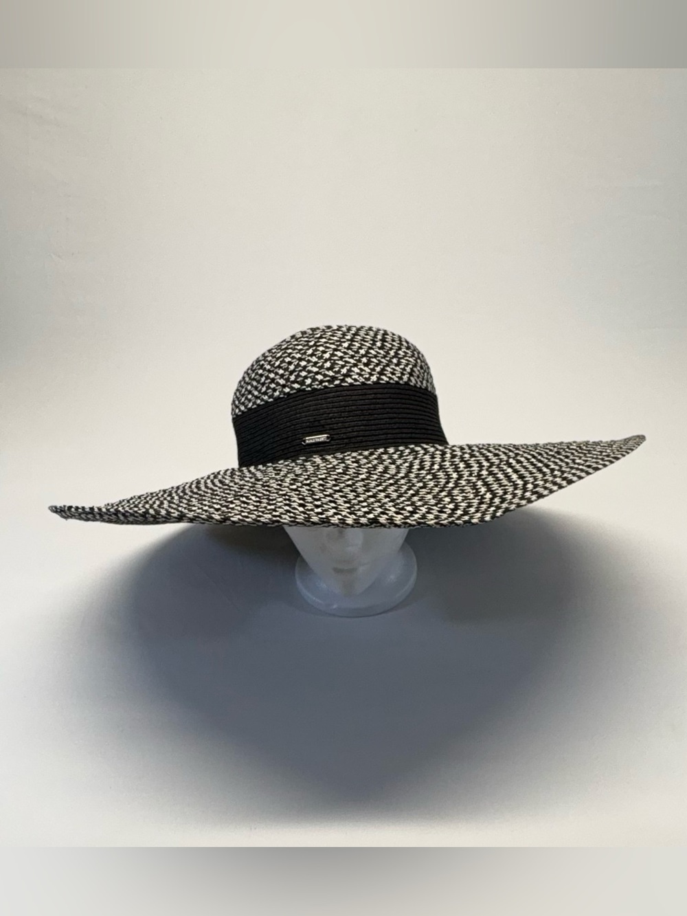 Nine West Wide Brim Woven Sun Hat - Black & White Nailshead Pattern - Like New